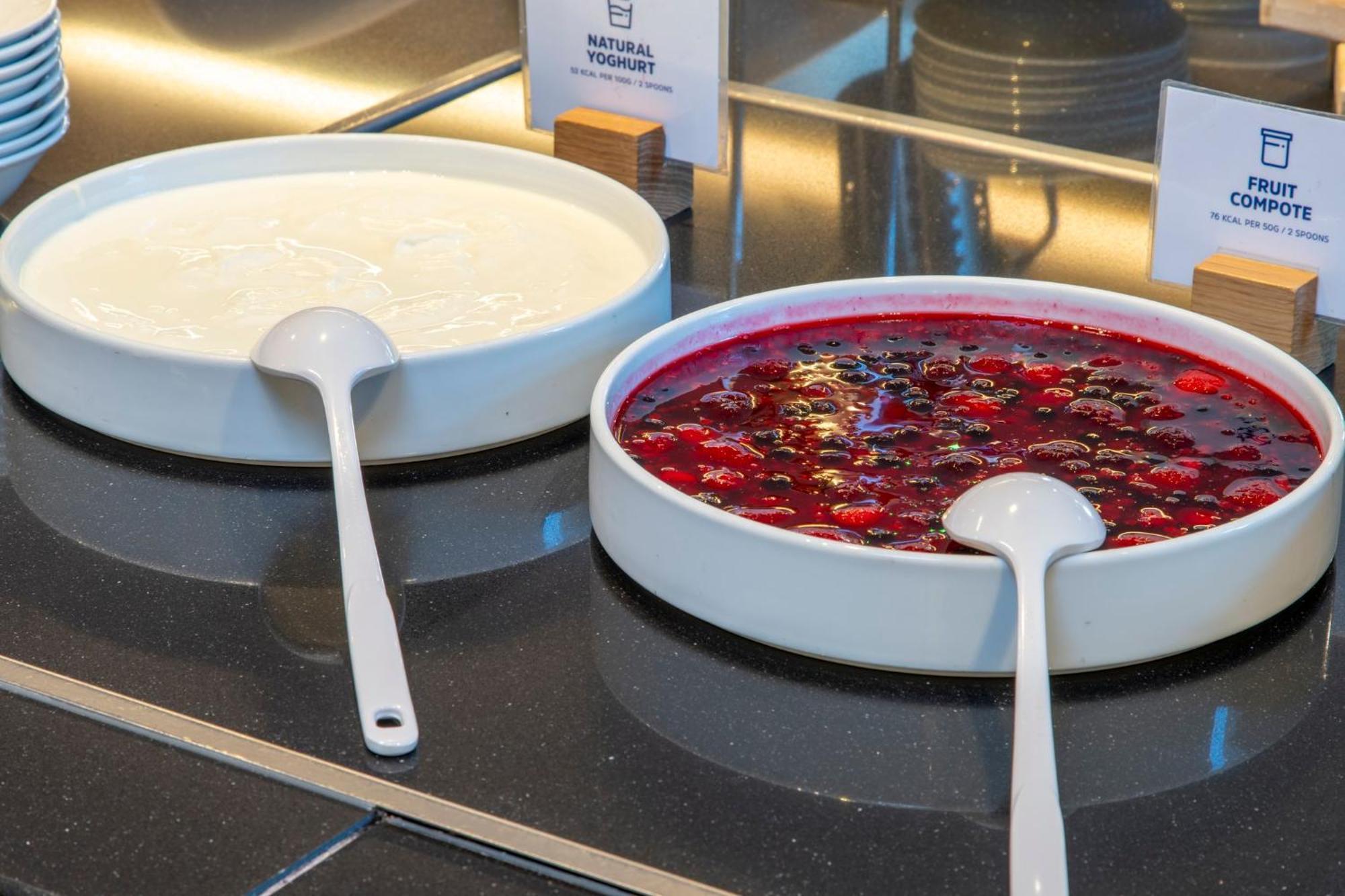 Holiday Inn Express London - Epsom Downs By Ihg Buitenkant foto